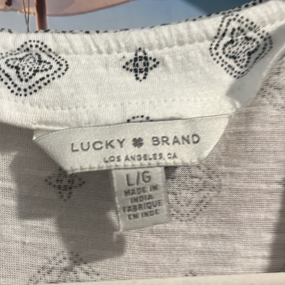 This is a nice Lucky Brand top. It just doesn’t fit me anymore. - Picture 3 of 3
